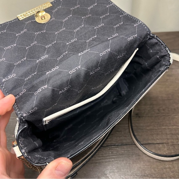 Aldo Cream Crossbody Bag with Gold Chain - Picture 8 of 9